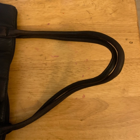 Elegant HOBO Black Leather Tote Bag - Picture 4 of 9